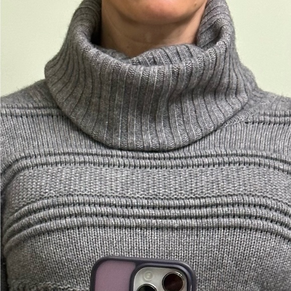 Diane von Furstenberg wool cashmere blend sweater - Picture 6 of 7